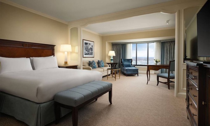 Rio Grande Hotel | Elegant Room w/Heated Pool & Luxurious Décor for Ultimate Relaxation