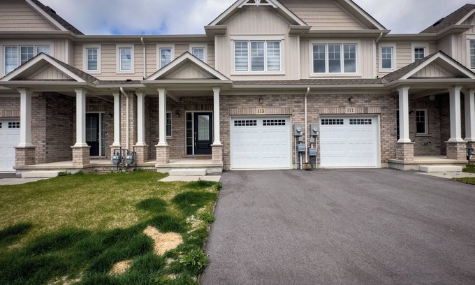 Niagara Falls House | Elegant & Spacious Brand New Townhome Never Lived