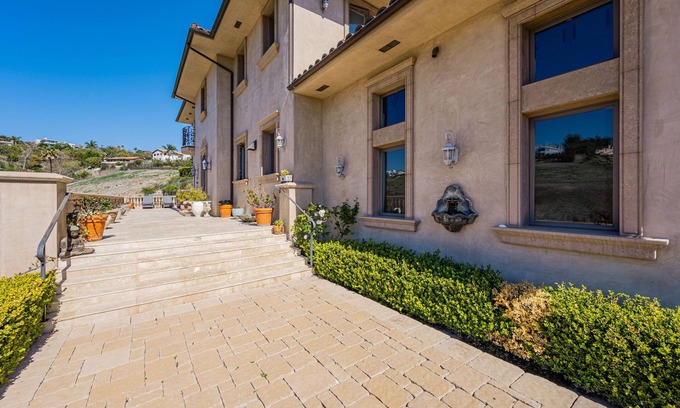 Central Malibu House | Elegant spacious Italian Villa in Western Malibu