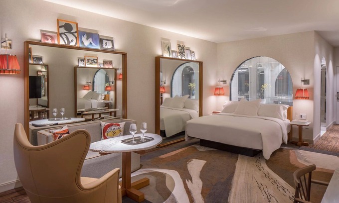 Downtown Seattle Hotel | Elegant Tranquil Room with Stunning City Views In The Heart of Downtown Seattle