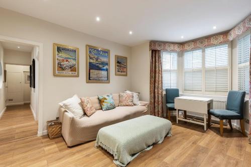 Redcliffe Apartment | Elegant Two Bedroom Flat in Redcliffe Gardens