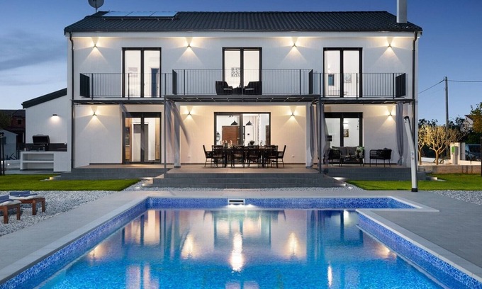 Kavran Villa | Elegant Villa Dolce Bacio with a swimming pool