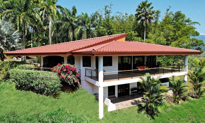 Quepos Villa | Elegant Villa Set in Hidden Paradise
