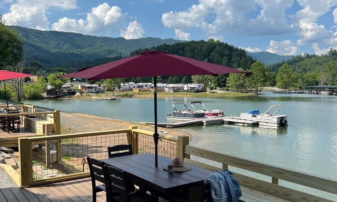 Butler House | Elegant Watauga Lake Airstream