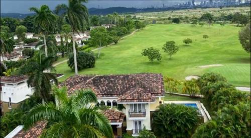 Rousseau Apartment | Elegante apartamento con Golf, Restaurantes y Spa