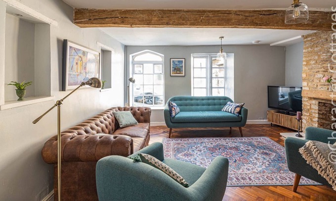 Tetbury House | ELEPHANT COTTAGE, family friendly, with open fire in Tetbury