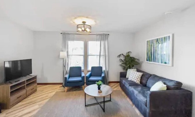 Roseland Apartment | Elevate Apartments at Notre Dame - Handicap Accessible Upscale 2BR in Notre Dame