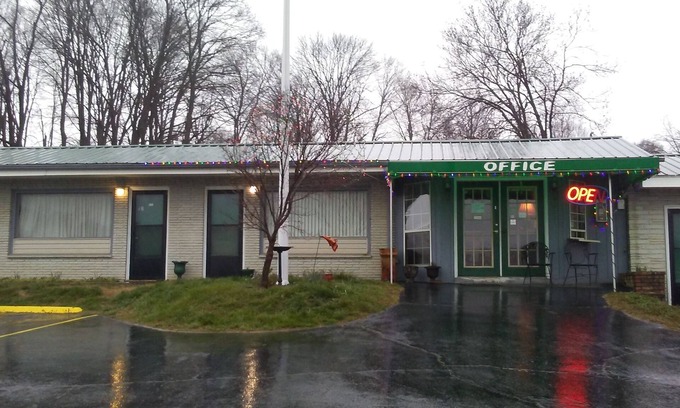 Johnson City Hotel | Eleven E Motel