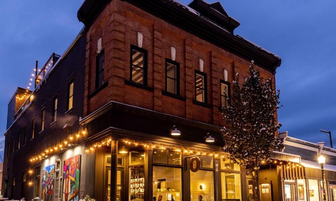 Revelstoke Hotel | Eleven Revelstoke Lodge