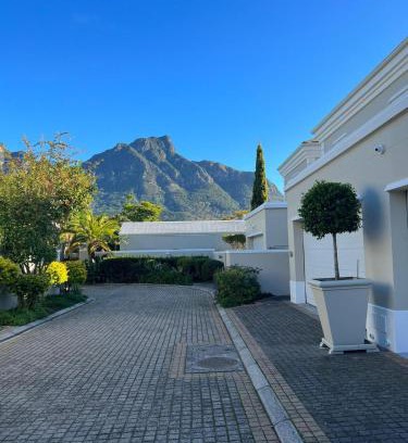 Claremont Apartment | Elgin Townhouse-Excellent location
