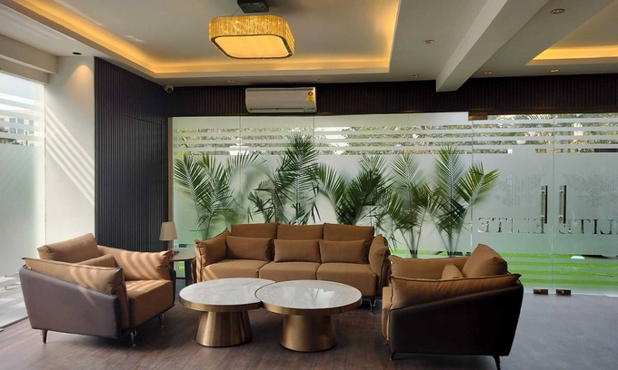 Sector 15 Hotel | Elite 32 Avenue - Near Google Building