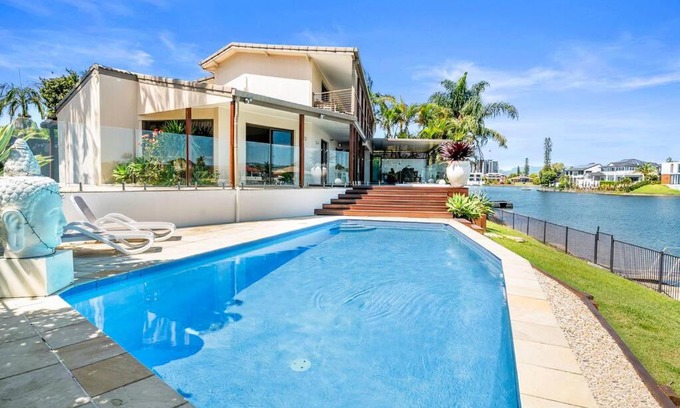 Broadbeach Waters House | Elite Holiday Homes Coobowie Waters