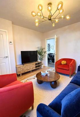 Wyken Apartment | EliteunseenSuites 2 Bedroom Beautiful Semi Detached House - Private Parking