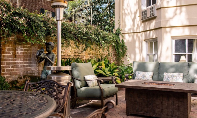 Historic Downtown Savannah Bed & Breakfast | Eliza Thompson House, Historic Inns of Savannah Collection