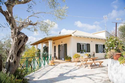 Chlomatiana Villa | Elizabeth Country House - 3BR spacious villa