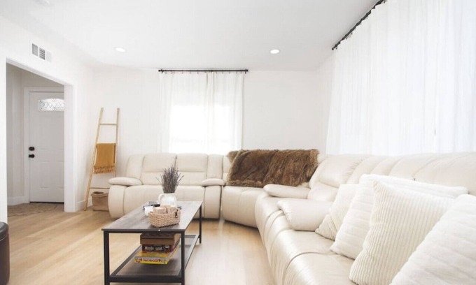 Tustin House | Elizabeth · Luxury 5BR-Salt Pool- Disney, Convention, Beaches