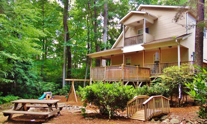 Maggie Valley Cabin | Elk Buck Gift Card, Creek, Hot Tub, Playground, Firepit Fireplace WiFi EZ-Access