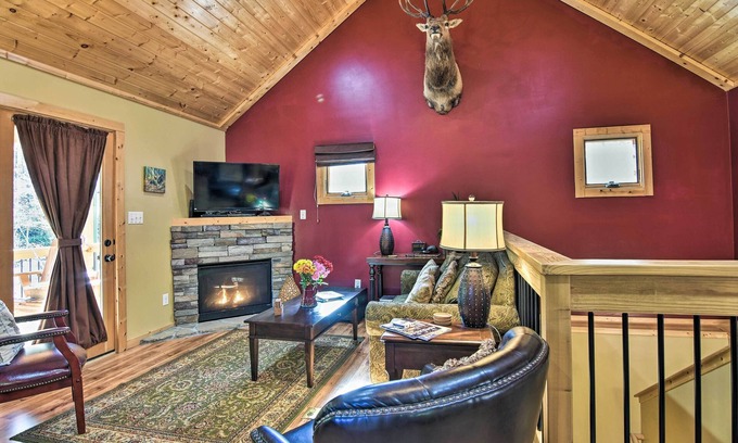 Weaverville Cabin | 'Elk Path' Cabin w/Hot Tub & Deck Near Asheville!