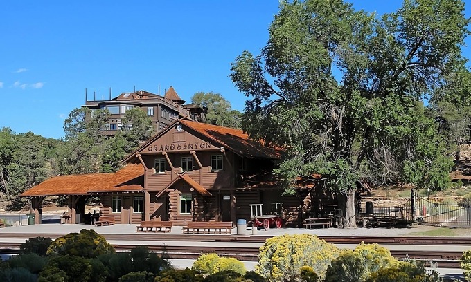 Williams Resort | Elk Ridge Ski Lodging! Free Continental Breakfast and Free Parking!