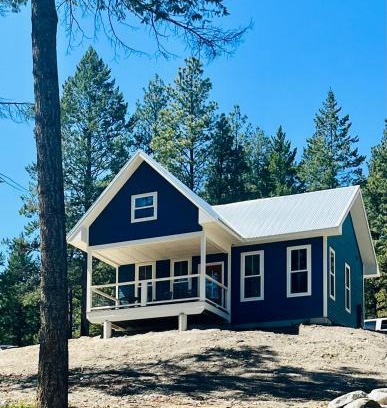 Lakeside House | Elk Ridge Village 401B Cozy Cabin with views of Flathead Lake and the mountains