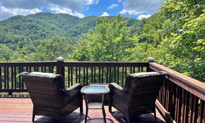 Butler Cabin | Elk River Cabin Watauga Lake Hot Tub 3 Stories 3 Bedrooms Mountain View’s hiking