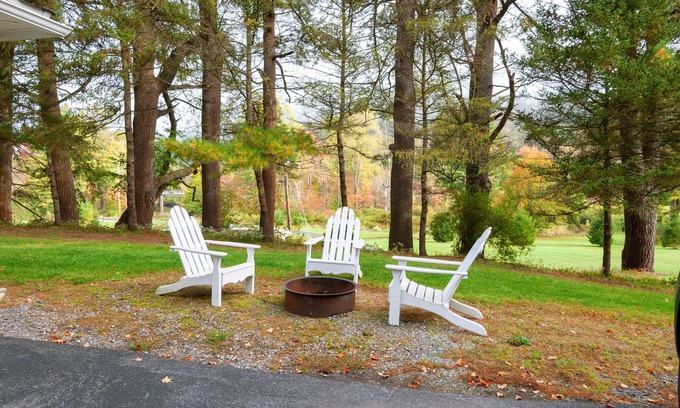 Emporium Cottage | Elk Valley Cottage is the cozy home away from home you have been looking for!