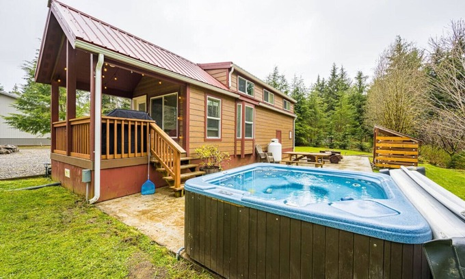 Forks House | ElkCreekInn: creekside tiny home