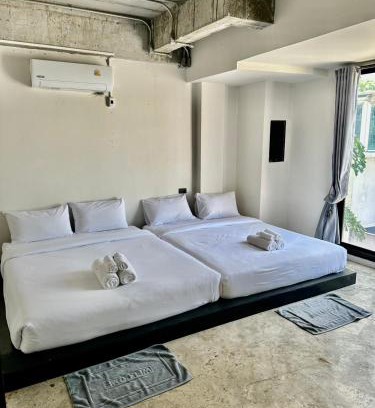 Patong Hotel | Ella Lamoon