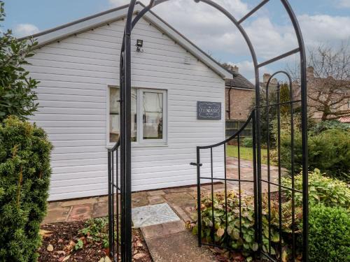 Hornsea House | Ellesmere Cottage