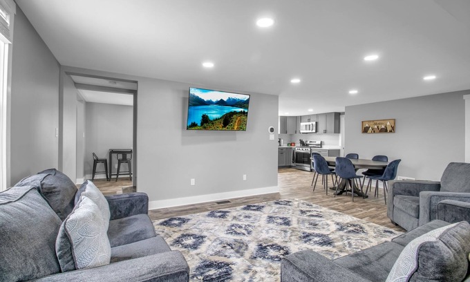 Great Valley Ski Chalet | Ellicottville Farmhouse 5 mins to Holiday Valley
