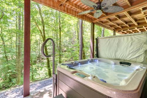 Ellijay House | Ellijay Cabin with Deck and Hot Tub!