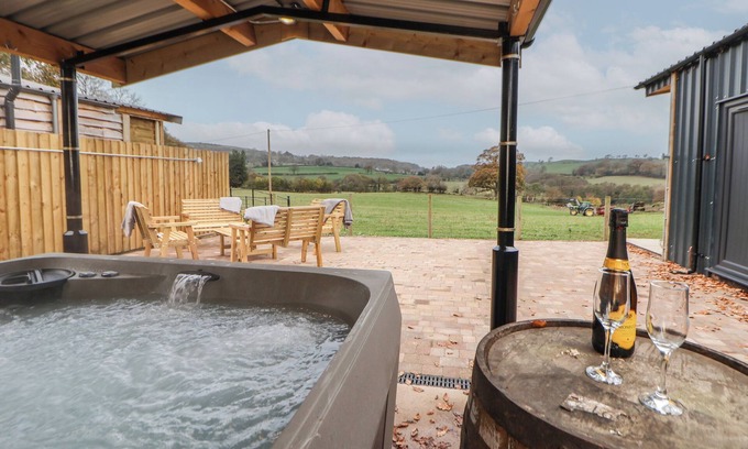 Ruthin Cottage | Elliw