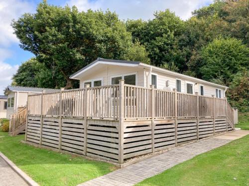 Hele House | Elm Lodge