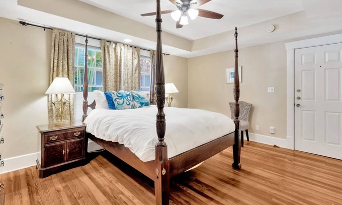Historic Old Northeast Bed & Breakfast | Elm Room Bay at ONE Inn, steps to Downtown St. Pete: Ideal for all guests