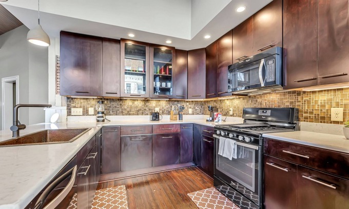Downtown Greensboro Condo | Elm St. Retro Retreat - Downtown Condo