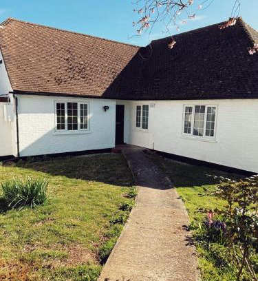Winchelsea House | Elms Farm Cottages - White Swans