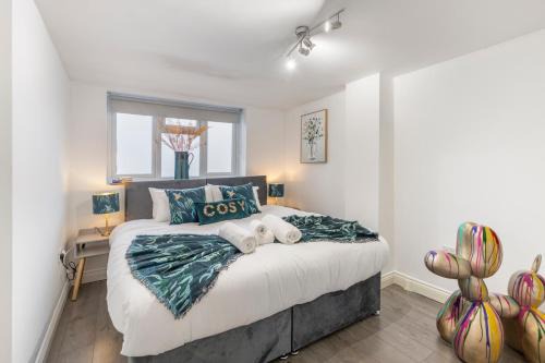 Brent Cross Apartment | Elms Suite