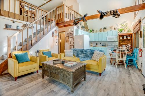 Hamlin House | Elmwood Elmwood Escape A Cozy Retreat at The Hideout