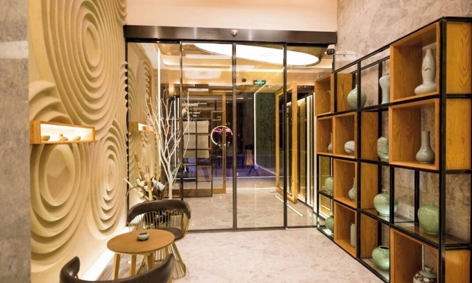Pudong Hotel | Elong Hotel Minsheng Road subway station