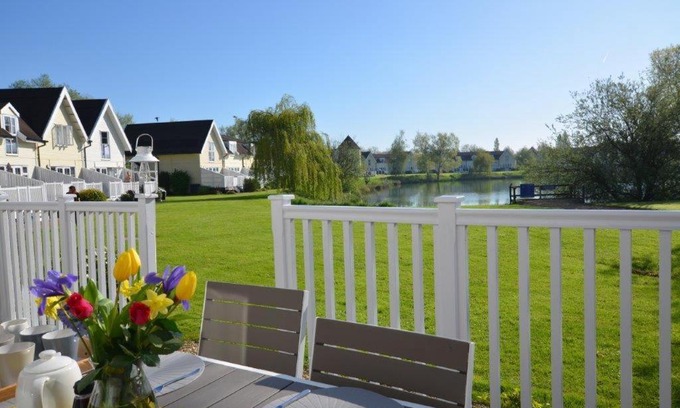 South Cerney Cabin | Elouera, 21 Isis Lake