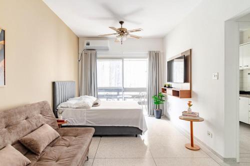 Sao Vicente House | Em frente à praia, com garagem, A/C e sacada