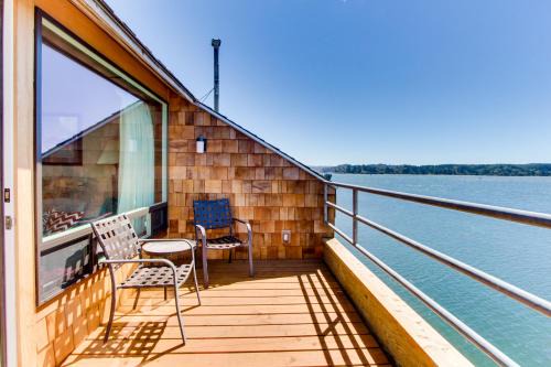 Historic Bayfront Apartment | Embarcadero on the Water #G146