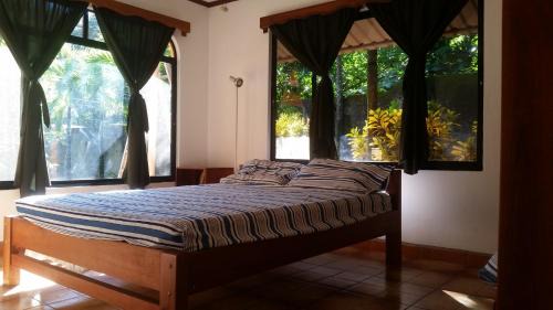 Puerto Jimenez Bed & Breakfast | Embassy House