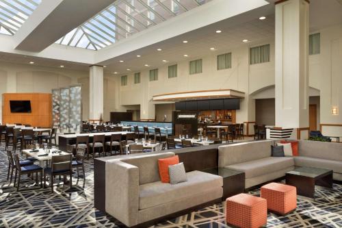 East Boston Hotel | Embassy Suites Boston at Logan Airport