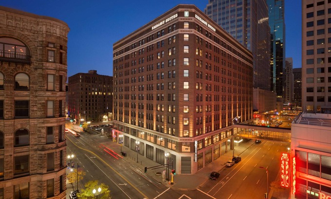 Downtown West Hotel | Embassy Suites by Hilton Minneapolis Downtown