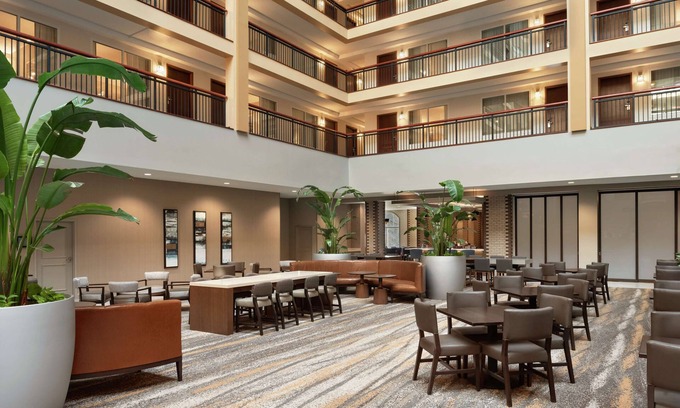 Independence Hotel | Embassy Suites by Hilton Cleveland Rockside