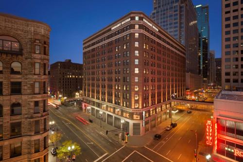 Downtown West Hotel | Embassy Suites By Hilton Minneapolis Downtown Hotel