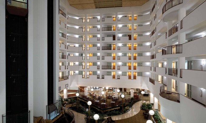 Portland Hotel | Embassy Suites by Hilton Portland Airport