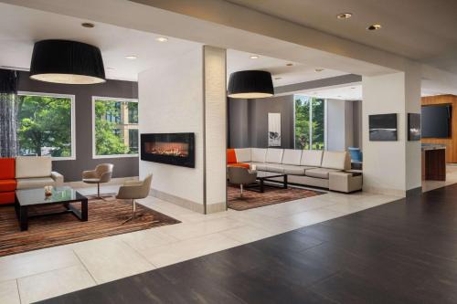 Friendship Heights Hotel | Embassy Suites by Hilton Washington DC Chevy Chase Pavilion