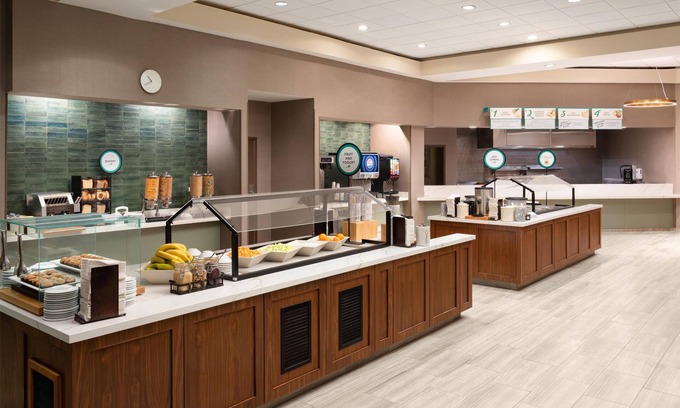 North Charleston Hotel | Embassy Suites by Hilton Charleston Airport Convention Ctr